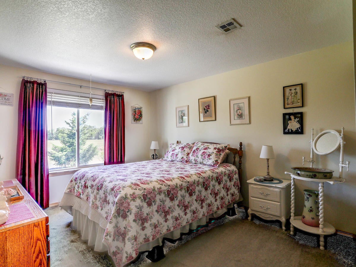 7000 Downing Road Central Point, OR 97502 - Photo 12 of 42 11