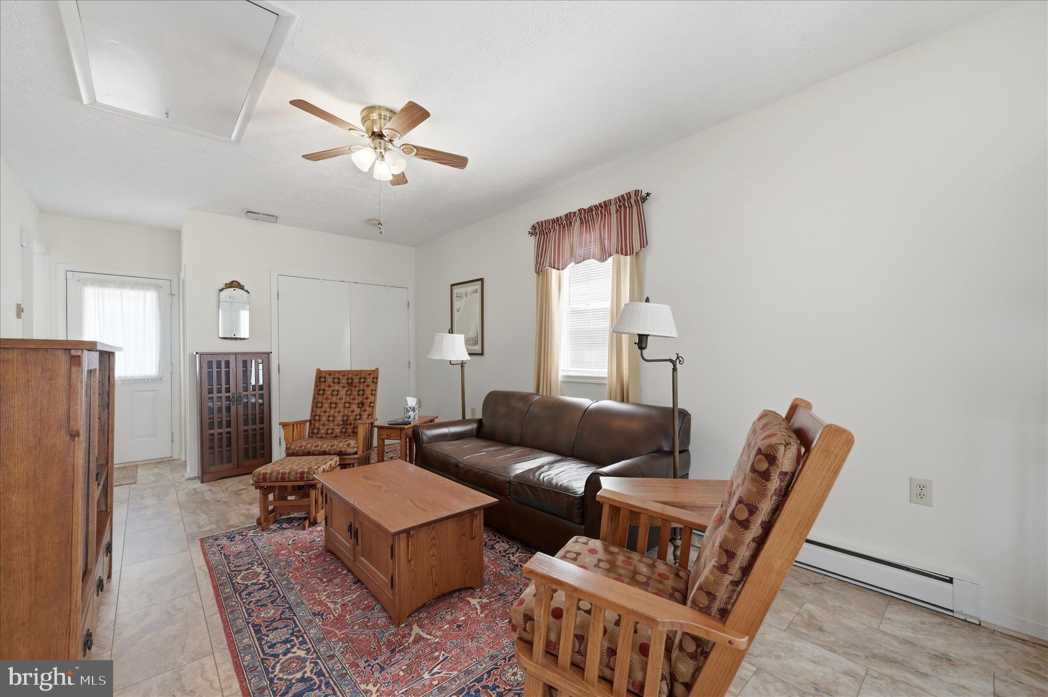 624 Butler Avenue Winchester, VA 22601 - Photo 11 of 37 Living Room