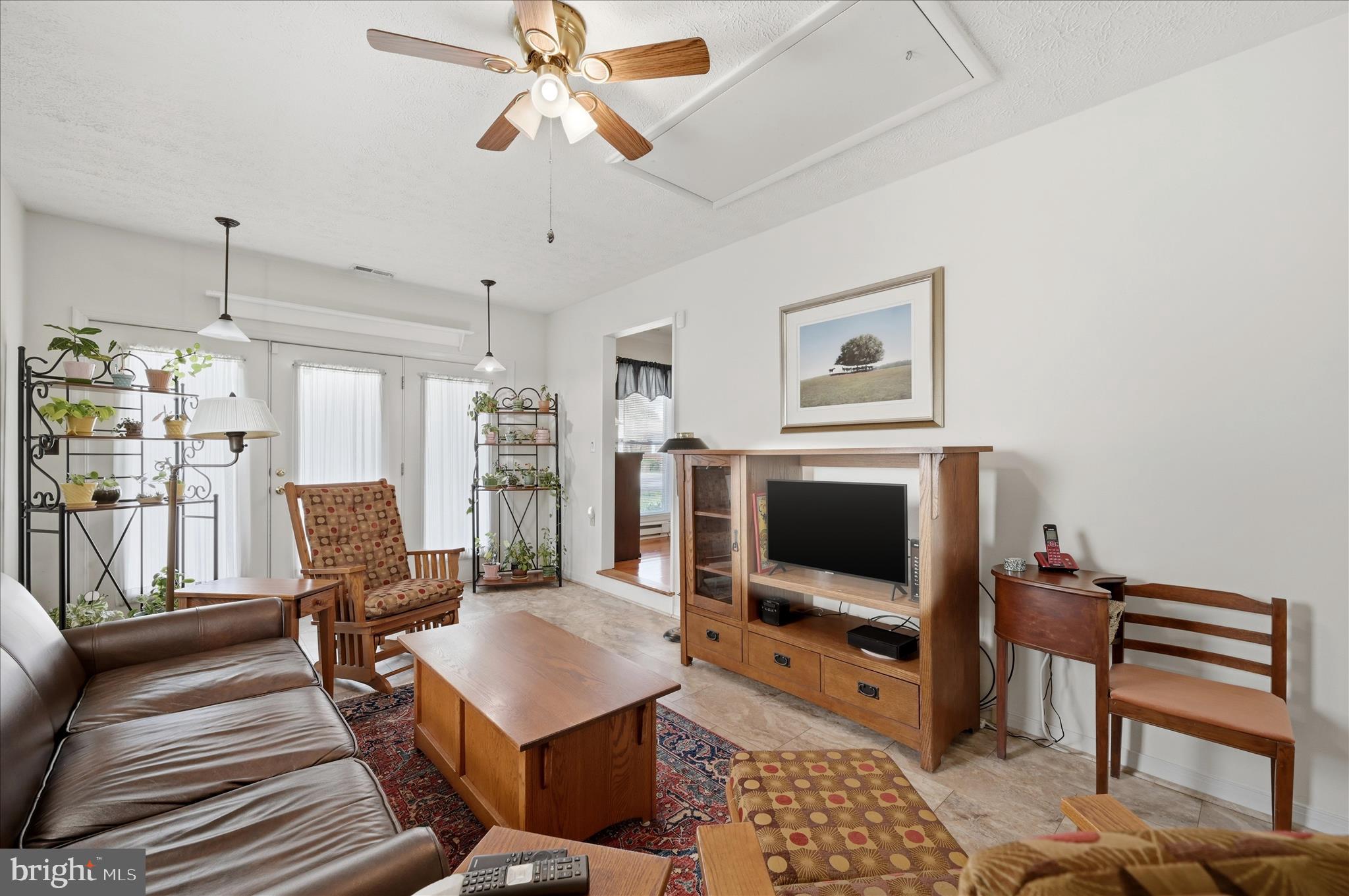 624 Butler Avenue Winchester, VA 22601 - Photo 12 of 37 Living Room