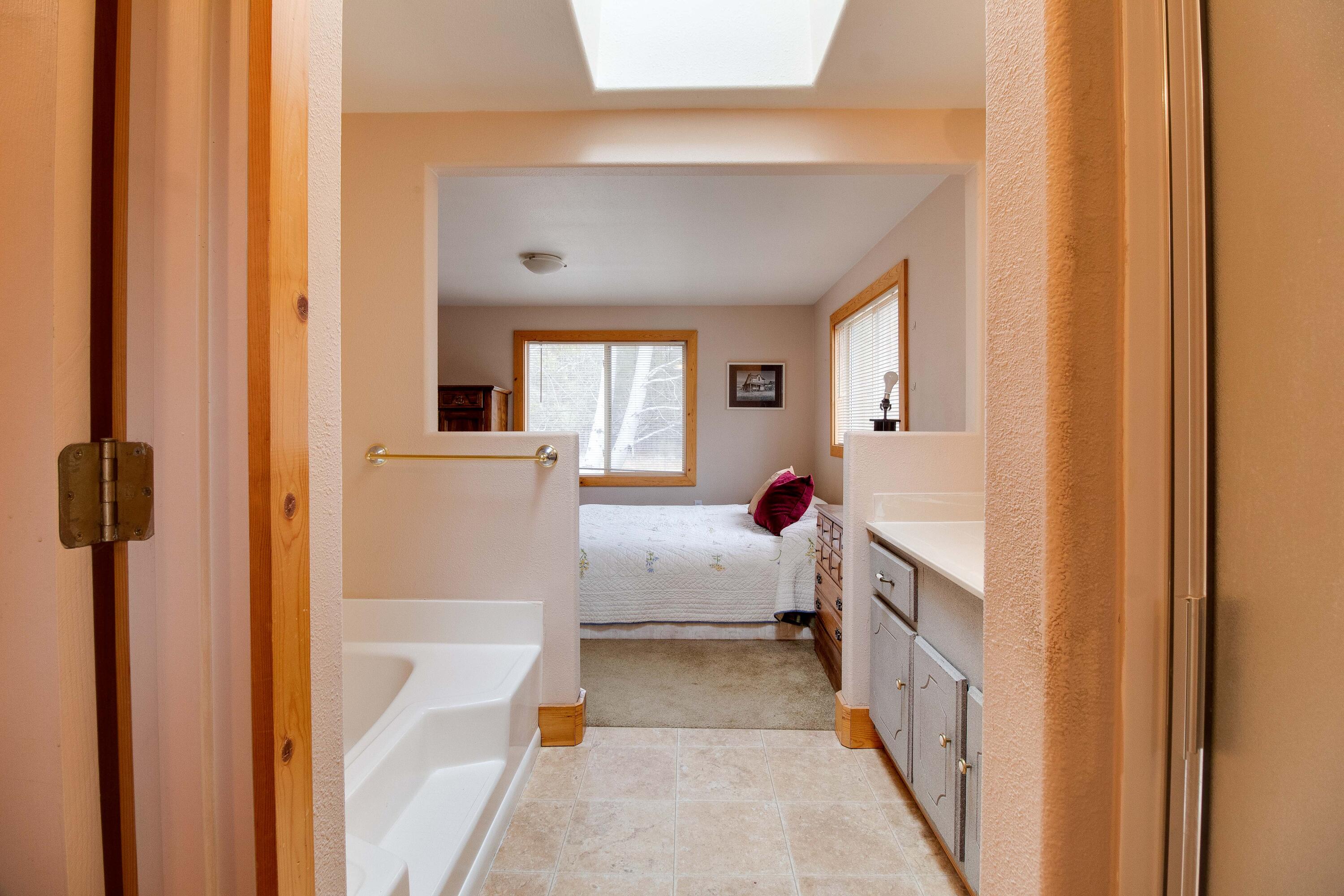 52645 Ranch Drive La Pine, OR 97739 - Photo 28 of 38 Primary Bath