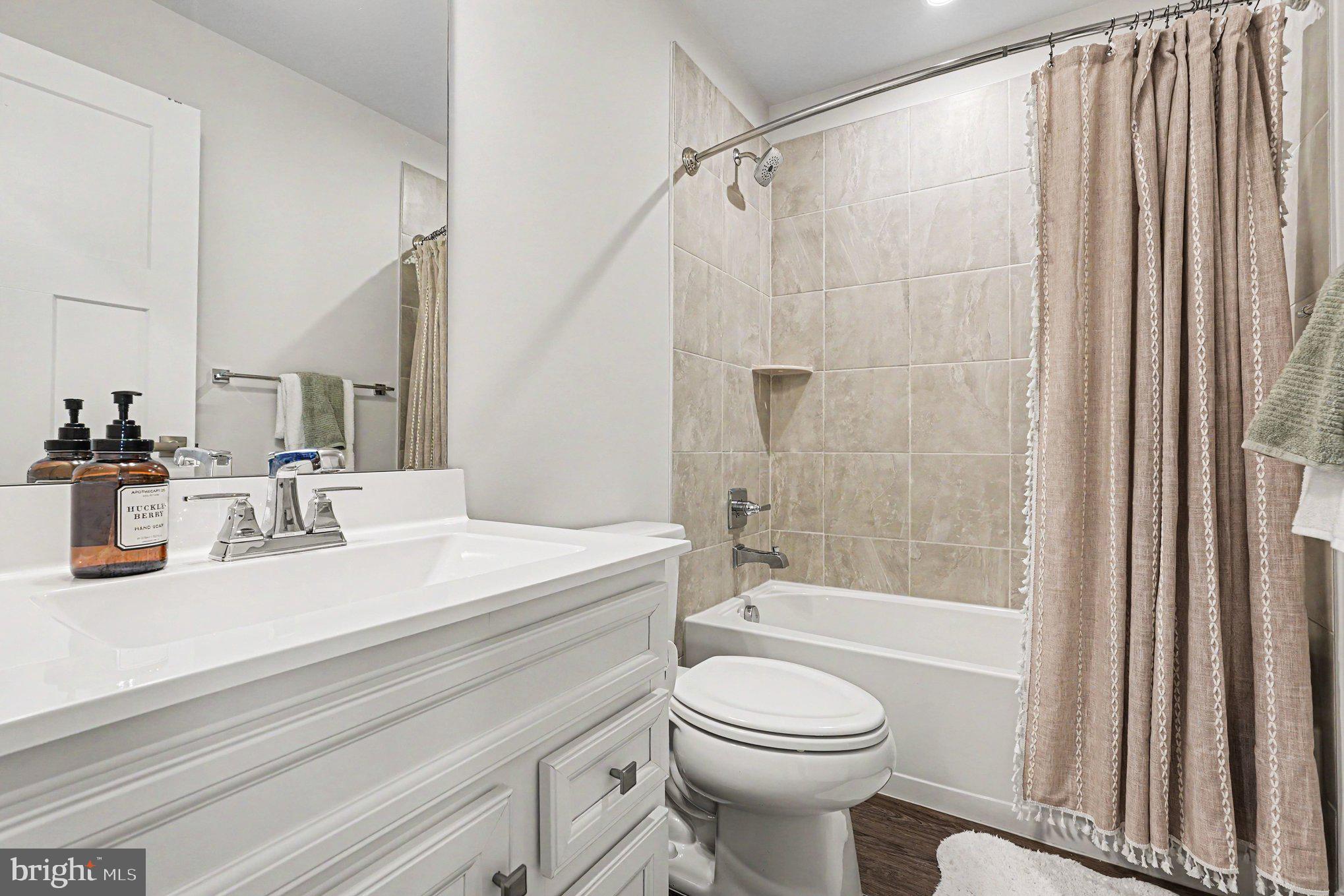 36066 Coyote Trail Locust Grove, VA 22508 - Photo 15 of 33 Upstairs Full Bathroom