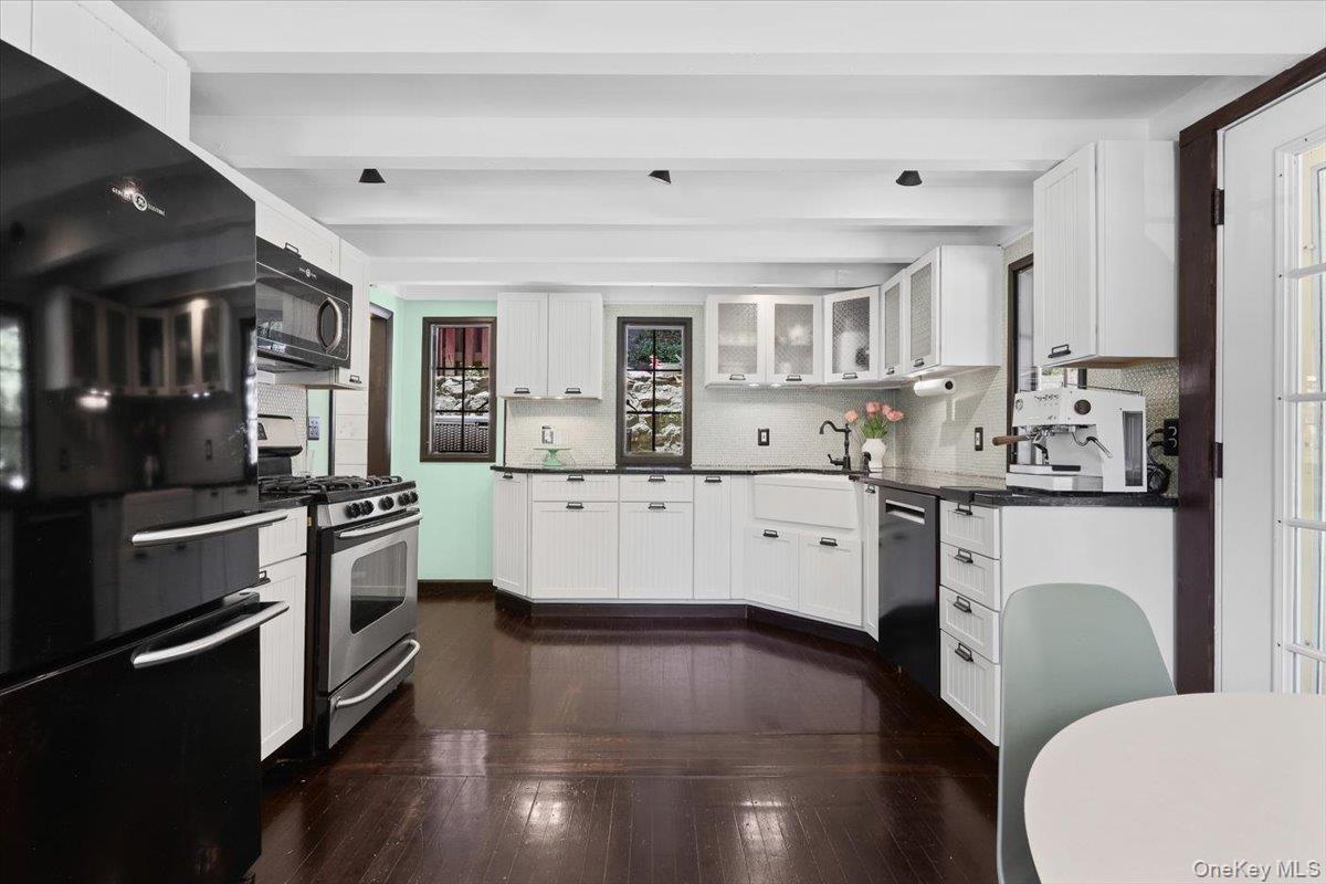 220 Mill River Road Chappaqua, NY 10514 - Photo 10 of 29