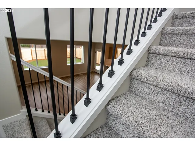 a view of a back yard