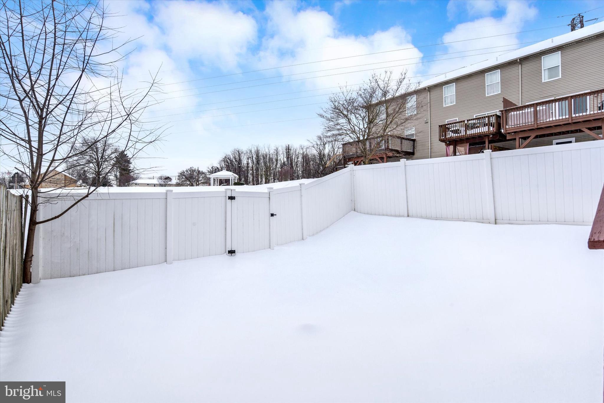 1041 Memory Lane Harrisburg, PA 17111 - Photo 27 of 31 a view of a backyard
