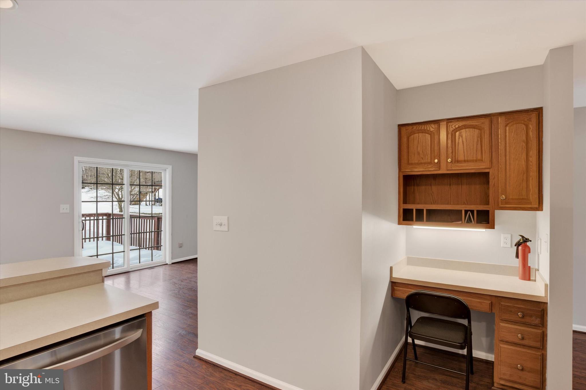 1041 Memory Lane Harrisburg, PA 17111 - Photo 6 of 31 a workspace with a window