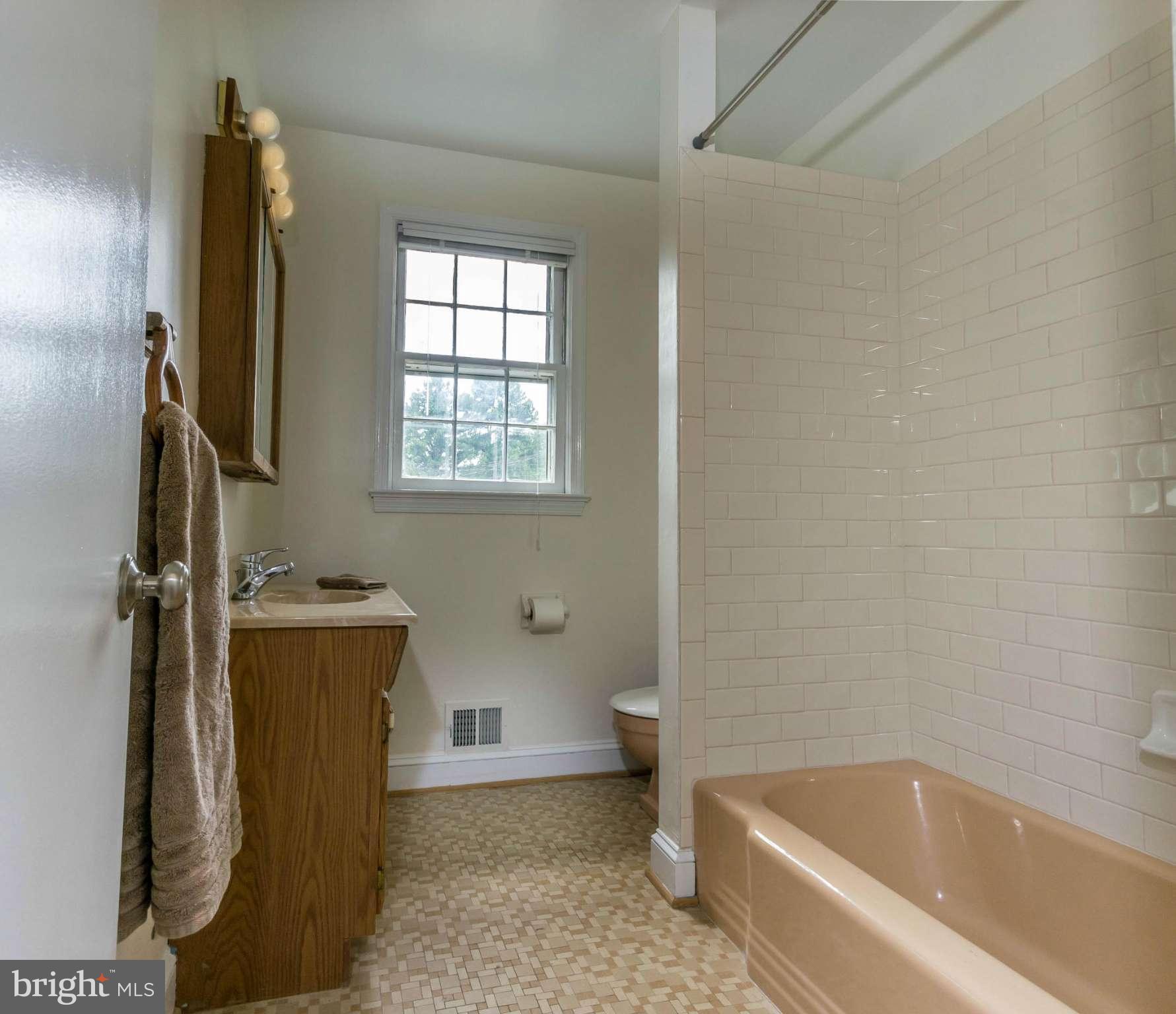 8133 Bainbridge Road Alexandria, VA 22308 - Photo 17 of 30 Bath