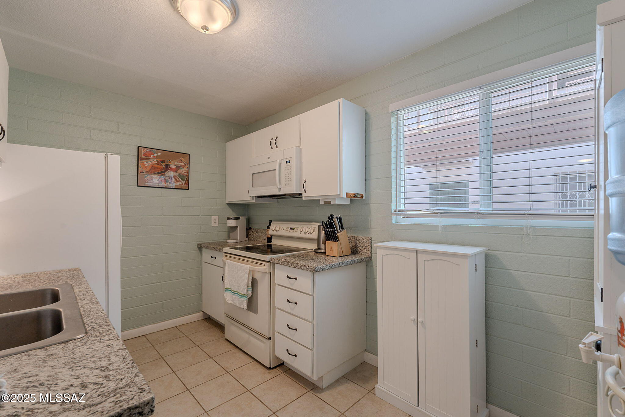 1755 South Jones Boulevard, Unit R112 Tucson, AZ 85713 - Photo 7 of 22