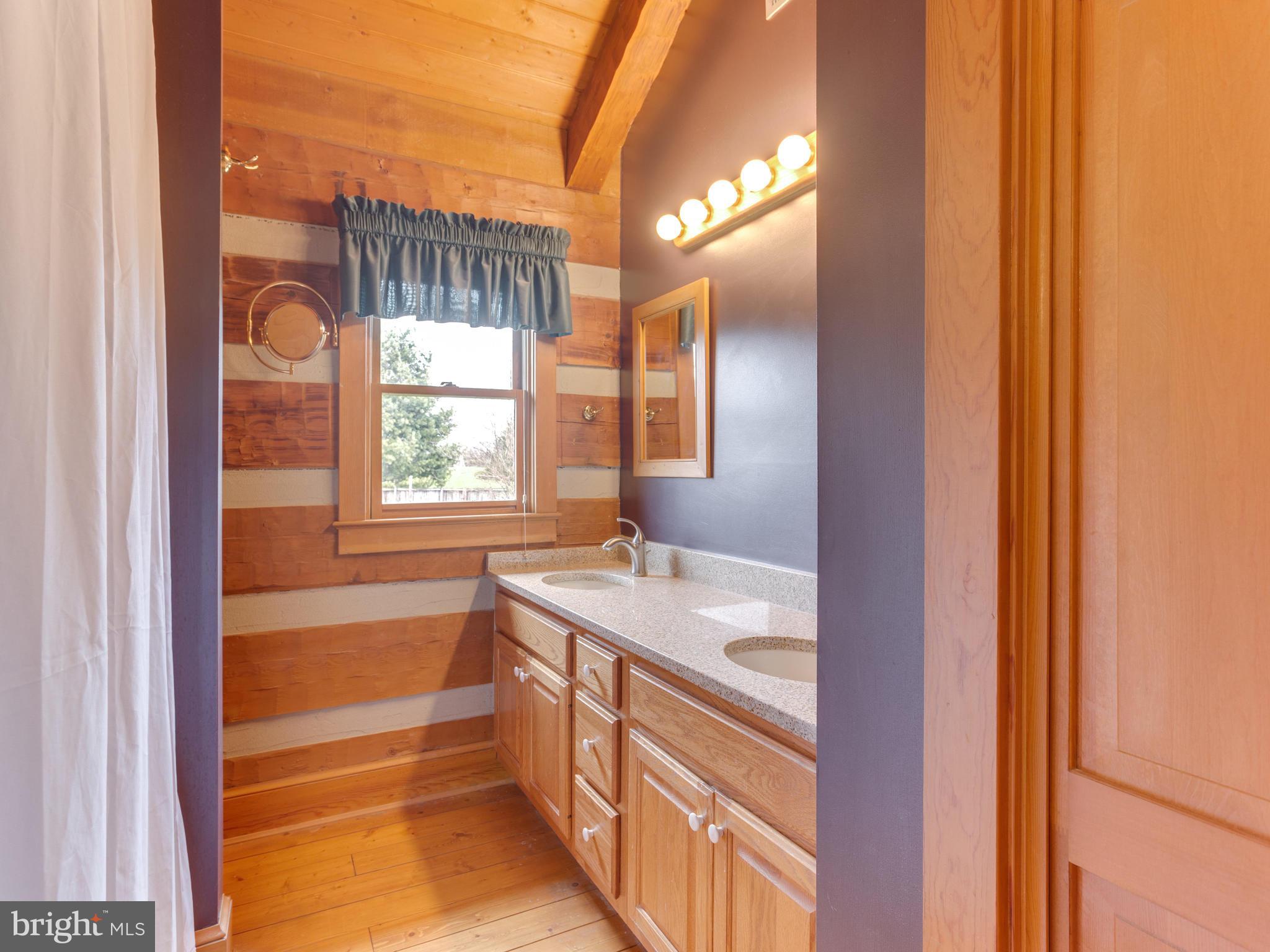 18797 Woodburn Road Leesburg, VA 20175 - Photo 17 of 26 Upper Level Full Bath