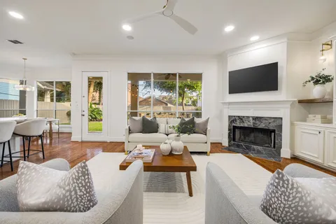 $1,250,000 | 4623 Braeburn Drive, Bellaire, TX 77401