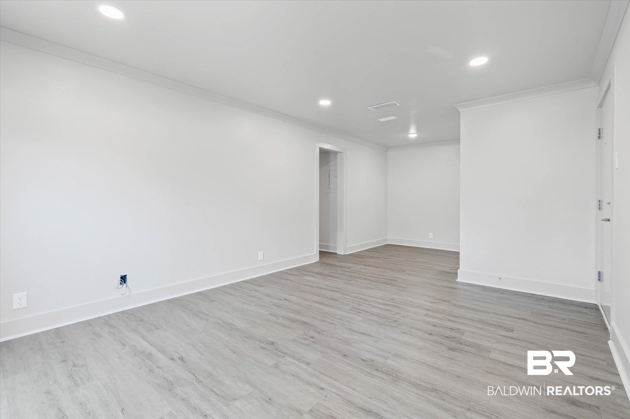 3655 Old Shell Road, Unit 712 Mobile, AL 36608 - Photo 5 of 19 Empty room with light wood finished floors, crown molding, and recessed lighting