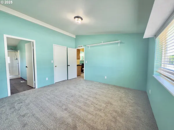 a view of empty room with windows and closet