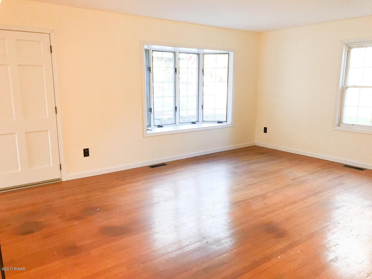 307 Ridge Avenue Hawley, PA 18428 - Photo 20 of 65 Living Room