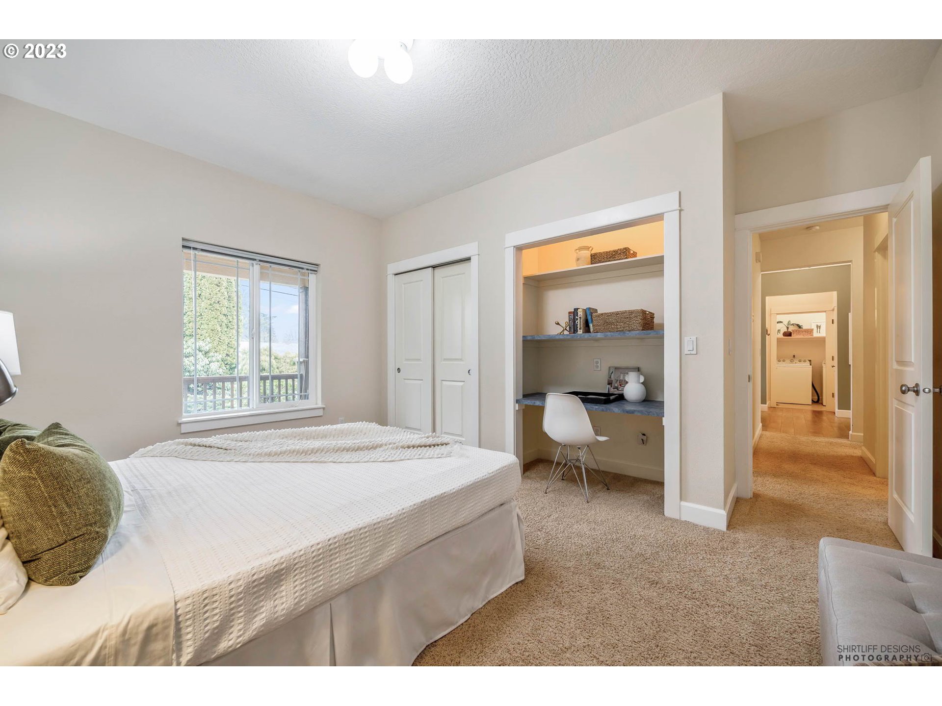 84 Federal Lane Eugene, OR 97404 - Photo 24 of 32 a bedroom with a bed and a large window