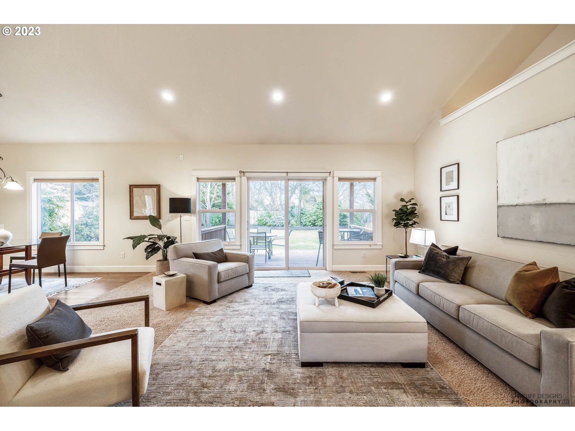 84 Federal Lane Eugene, OR 97404 - Photo 7 of 32 a living room with furniture and a large window