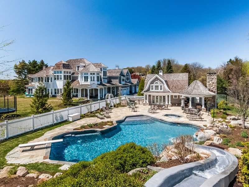 a view of a house with outdoor space