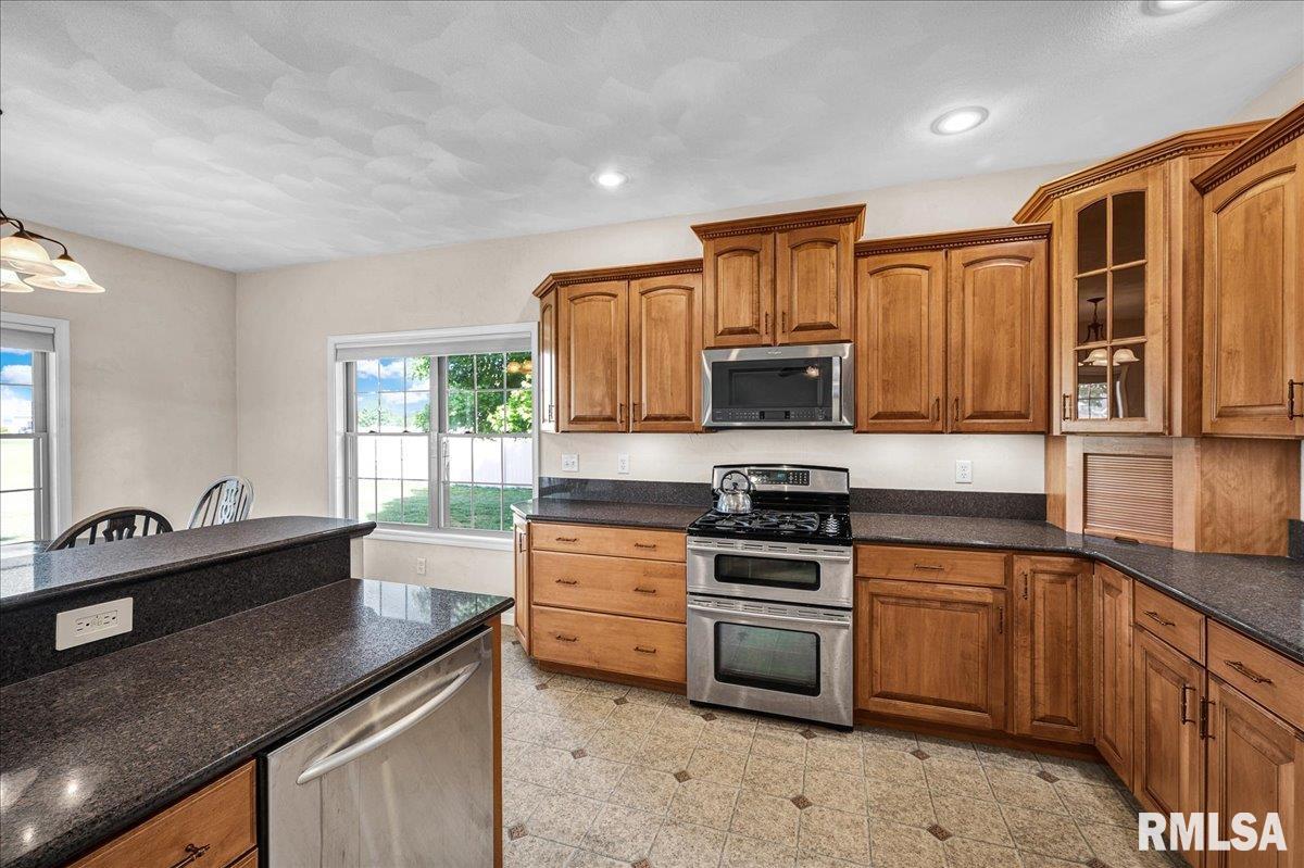 303 Sycamore Trail Chillicothe, IL 61523 - Photo 12 of 44