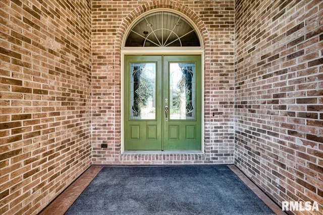 $355,000 | 303 Sycamore Trail, Chillicothe, IL 61523