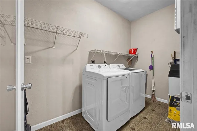 $355,000 | 303 Sycamore Trail, Chillicothe, IL 61523