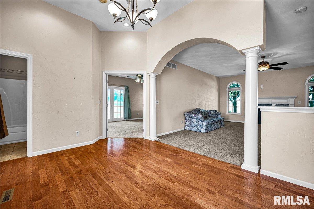 303 Sycamore Trail Chillicothe, IL 61523 - Photo 3 of 44