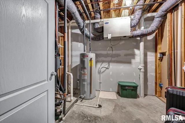 $355,000 | 303 Sycamore Trail, Chillicothe, IL 61523