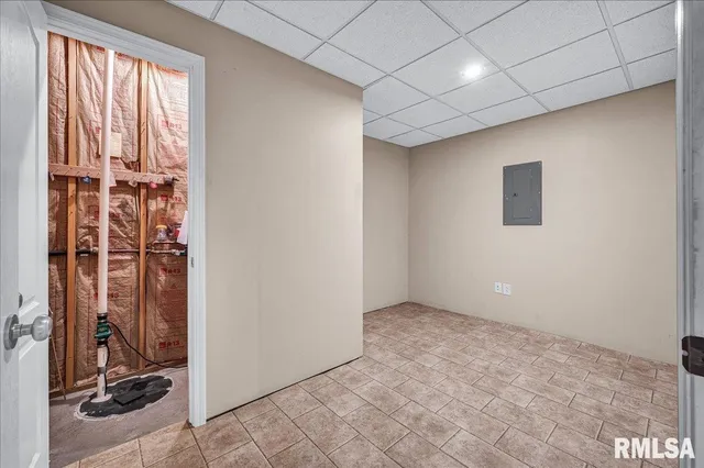 $355,000 | 303 Sycamore Trail, Chillicothe, IL 61523