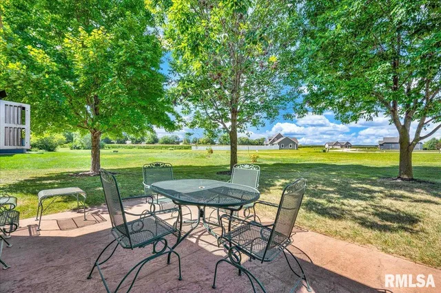 $355,000 | 303 Sycamore Trail, Chillicothe, IL 61523