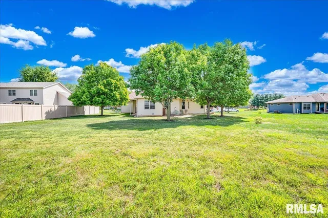 $355,000 | 303 Sycamore Trail, Chillicothe, IL 61523