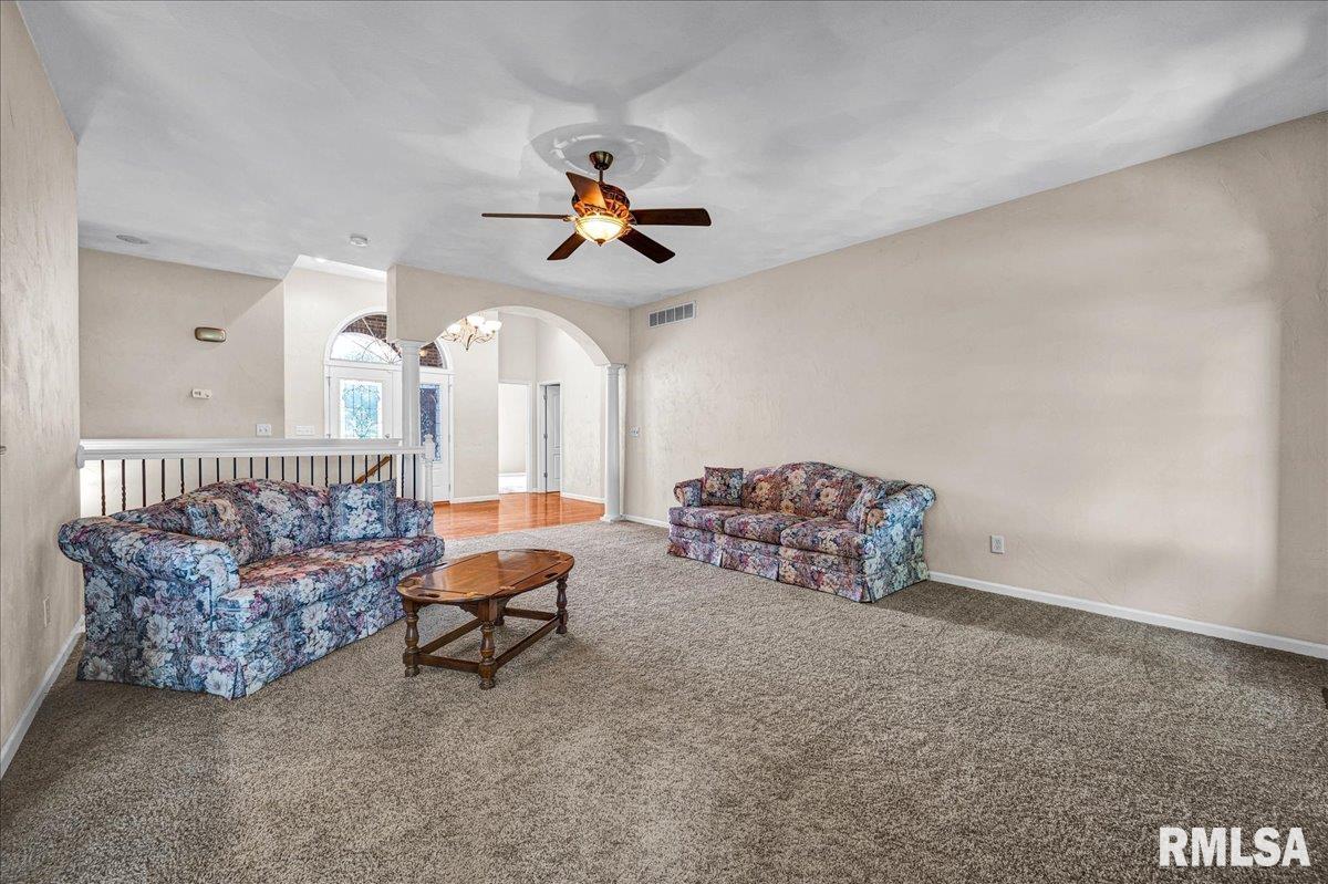 303 Sycamore Trail Chillicothe, IL 61523 - Photo 6 of 44