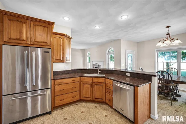 $355,000 | 303 Sycamore Trail, Chillicothe, IL 61523