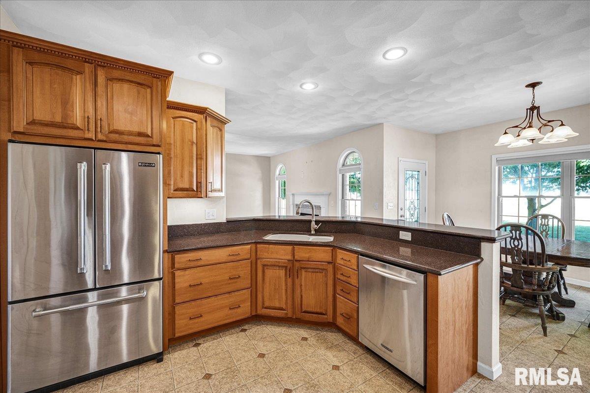 303 Sycamore Trail Chillicothe, IL 61523 - Photo 10 of 44