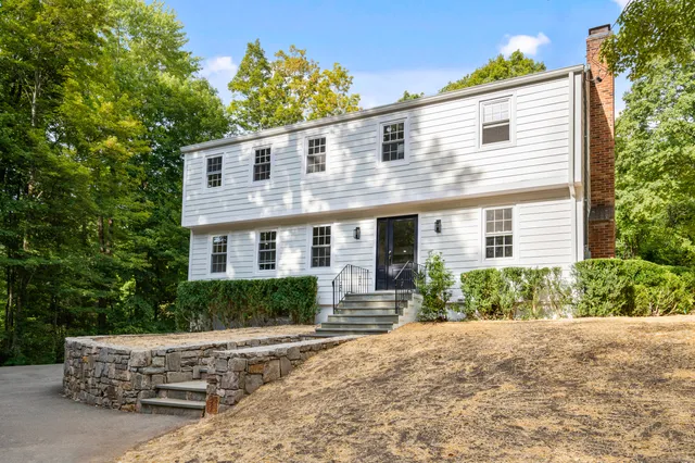 $1,125,000 | 32 Cobblestone Place, Wilton, CT 06897
