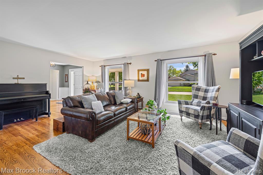 29884 Fox Grove Road Farmington Hills, MI 48334 - Photo 8 of 64
