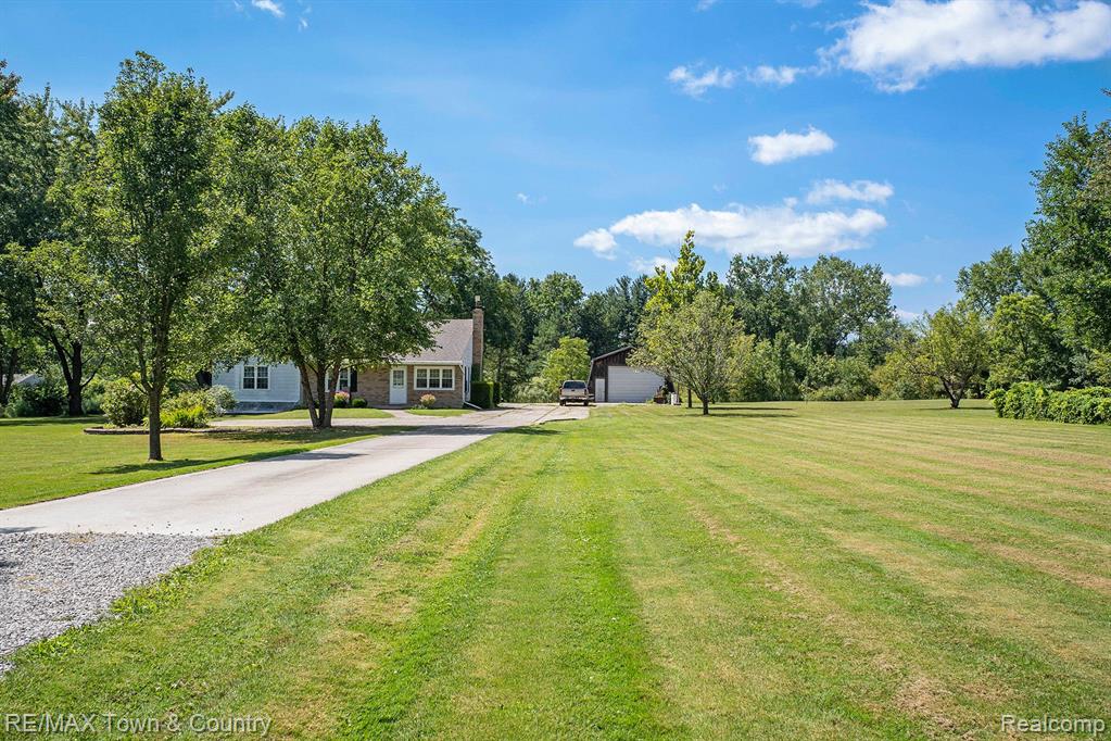4307 North Webster Road Flushing, MI 48433 - Photo 4 of 35