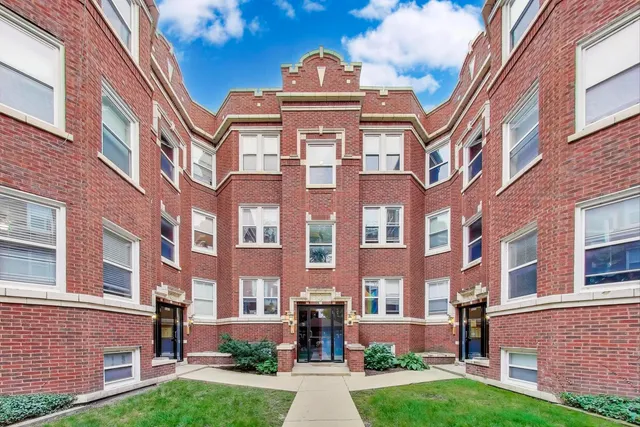$244,000 | 6421 North Greenview Avenue, Unit 2W, Chicago, IL 60626
