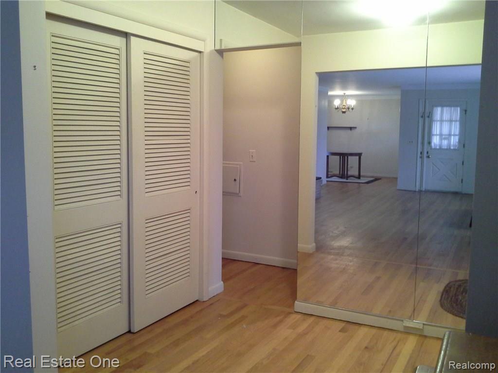 36900 West Eleven Mile Road Farmington, MI 48331 - Photo 4 of 70