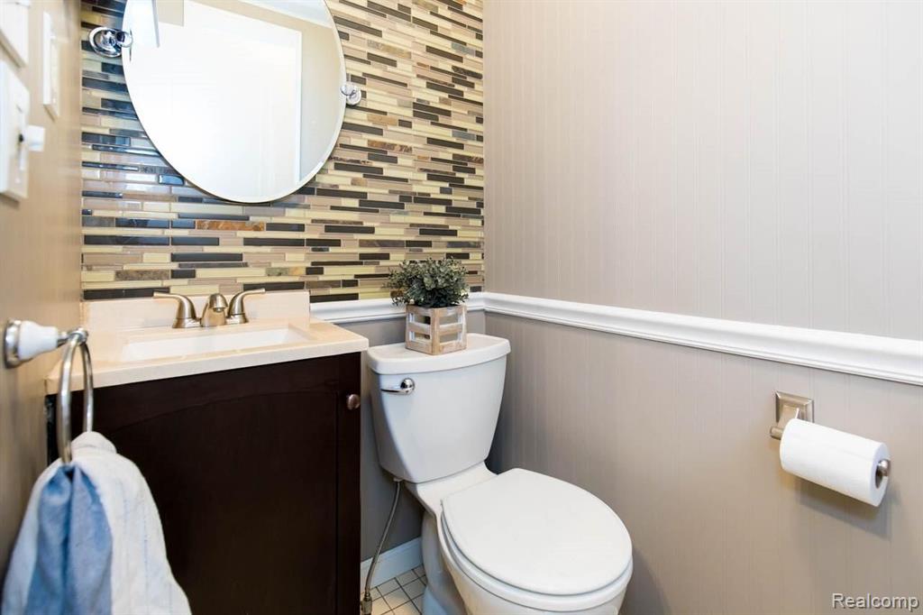 837 Fisher Road Grosse Pointe, MI 48230 - Photo 9 of 27