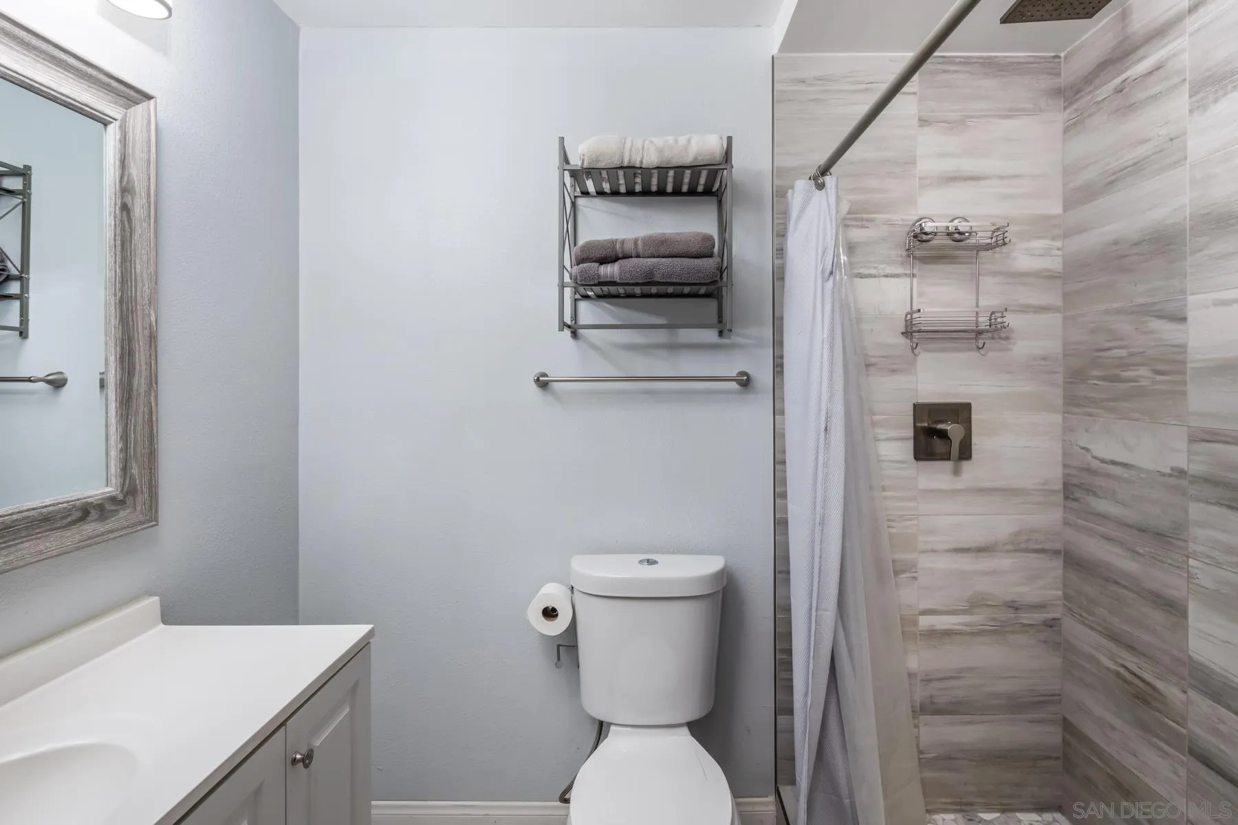 6333 La Jolla Boulevard, Unit 170 La Jolla, CA 92037 - Photo 9 of 18 a bathroom with a toilet and a sink