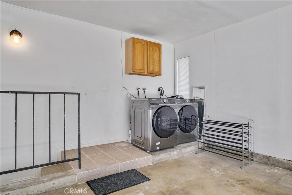 1528 North Gilbert Street Fullerton, CA 92833 - Photo 33 of 40 a utility room with dryer and washer