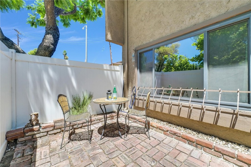 1528 North Gilbert Street Fullerton, CA 92833 - Photo 5 of 40 a view of a chairs and table in patio