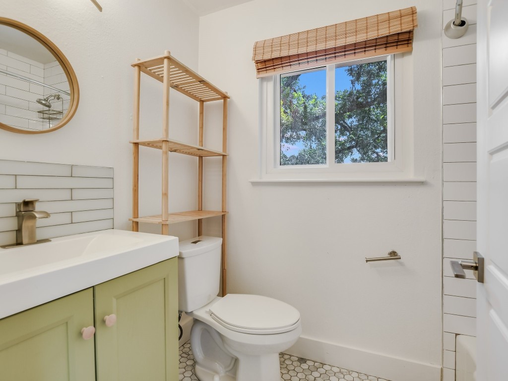 7617 Eastcrest Drive Austin, TX 78752 - Photo 15 of 20 a bathroom with a sink a toilet and a shower