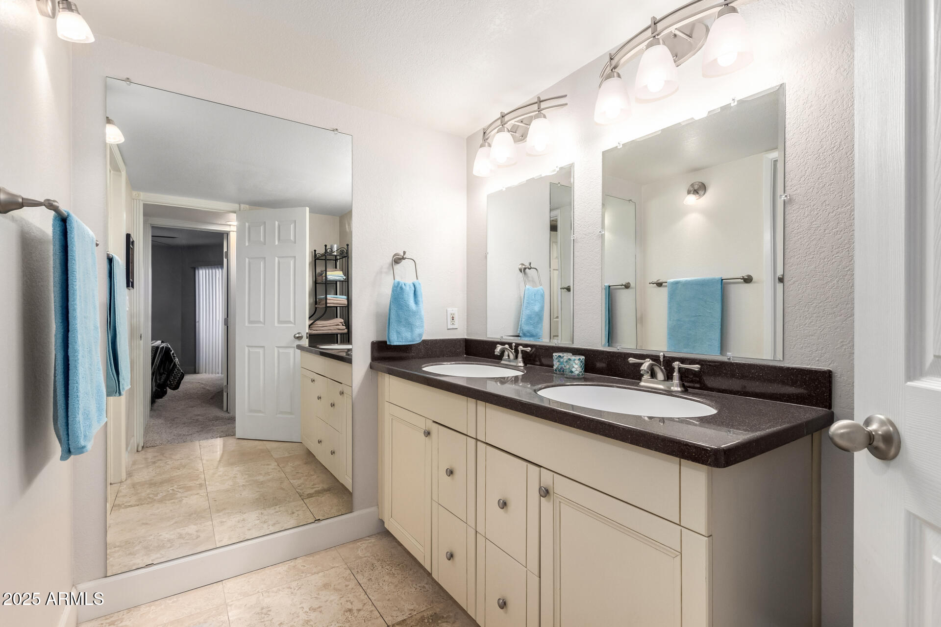 4303 East Cactus Road, Unit 408 Phoenix, AZ 85032 - Photo 18 of 33 18 Bathroom