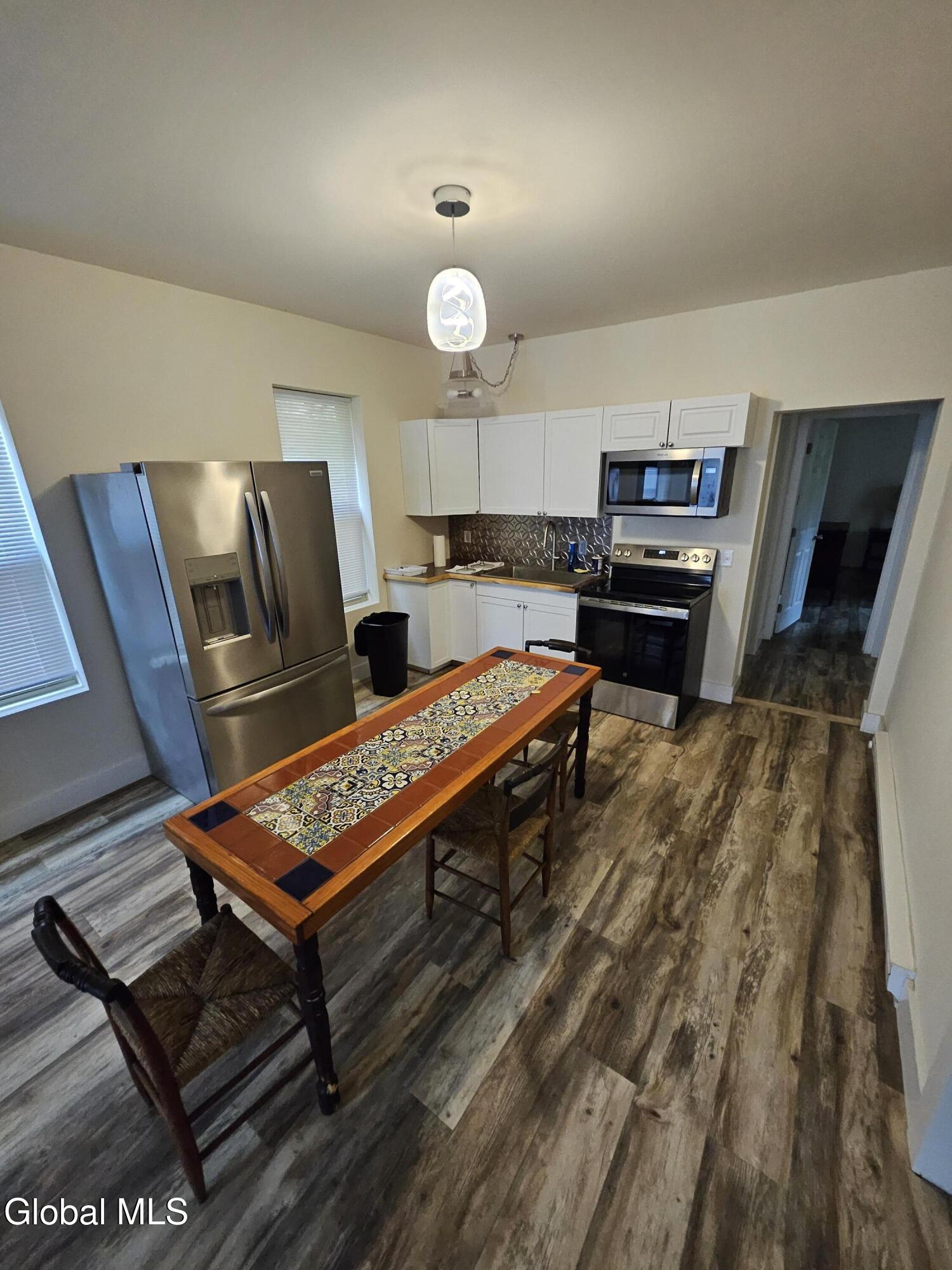 762 Eastern Avenue Schenectady, NY 12308 - Photo 25 of 34 1000054160