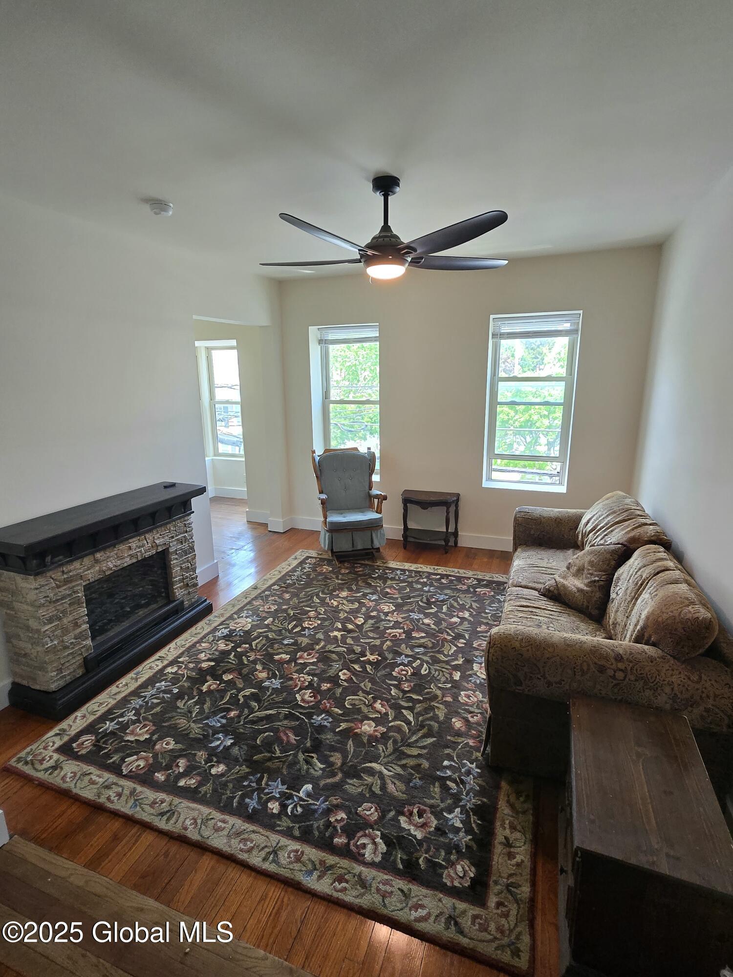 762 Eastern Avenue Schenectady, NY 12308 - Photo 4 of 34 1000036058