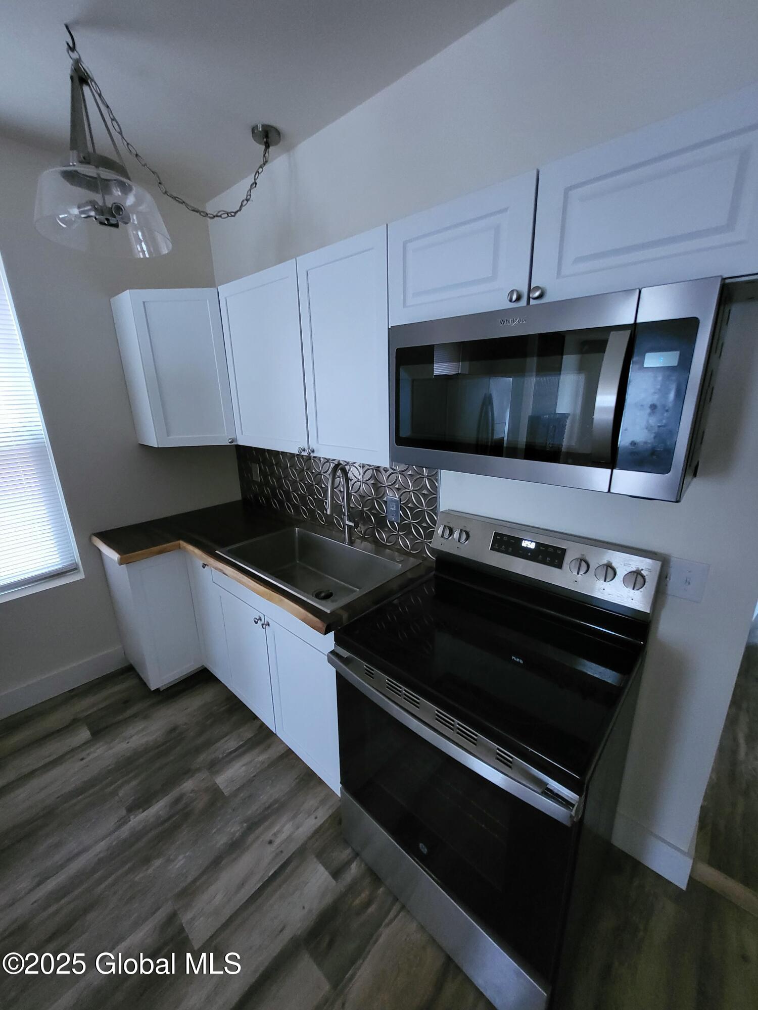 762 Eastern Avenue Schenectady, NY 12308 - Photo 5 of 34 1000030566