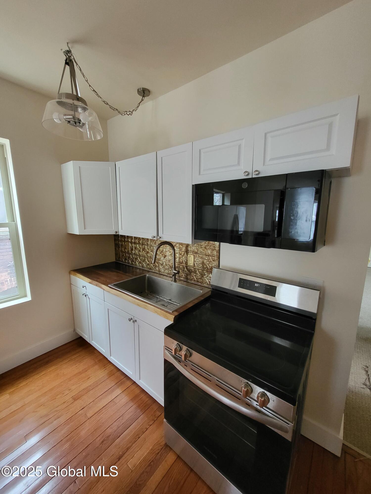 762 Eastern Avenue Schenectady, NY 12308 - Photo 7 of 34 1000030570