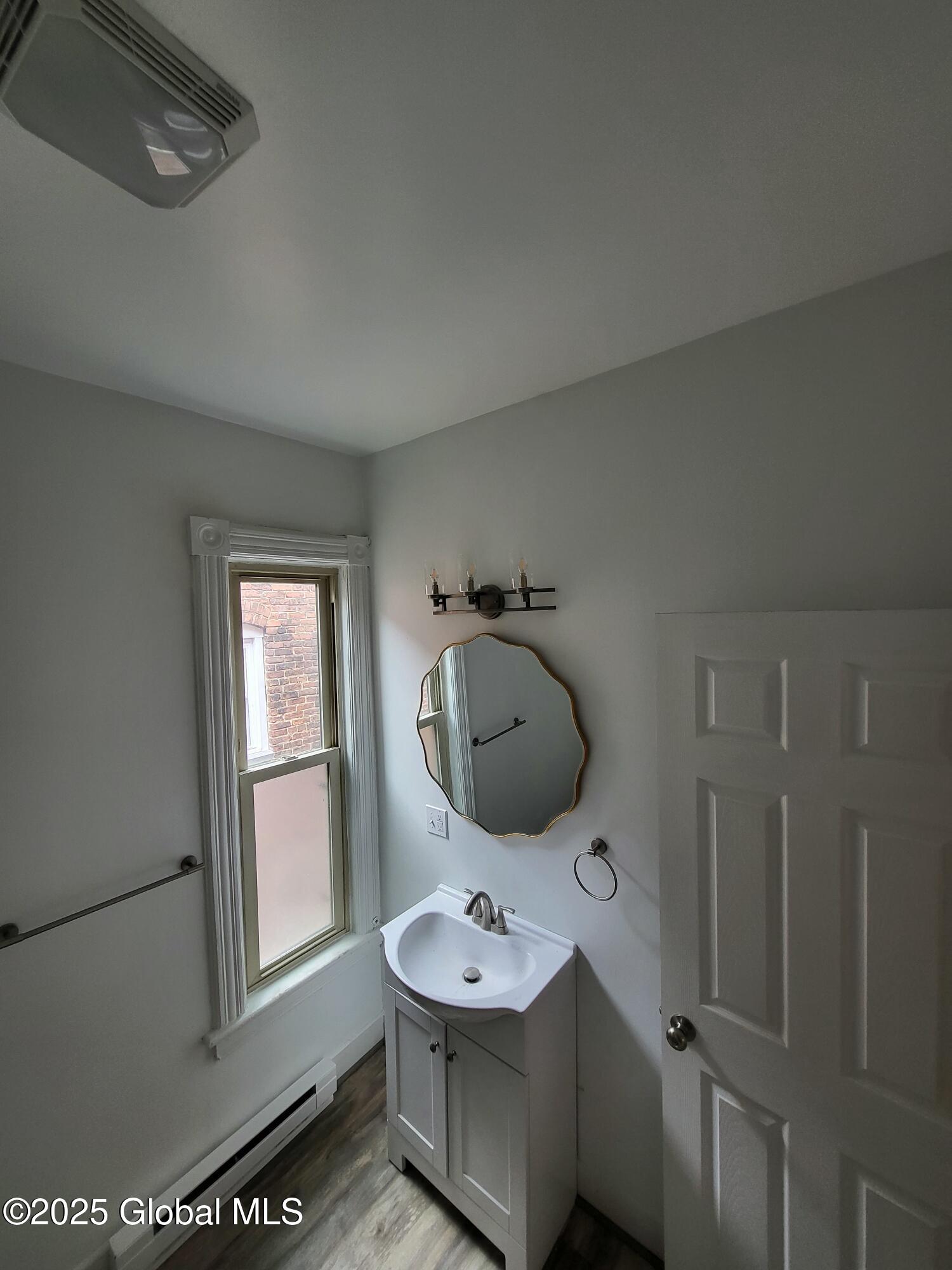 762 Eastern Avenue Schenectady, NY 12308 - Photo 8 of 34 1000030571