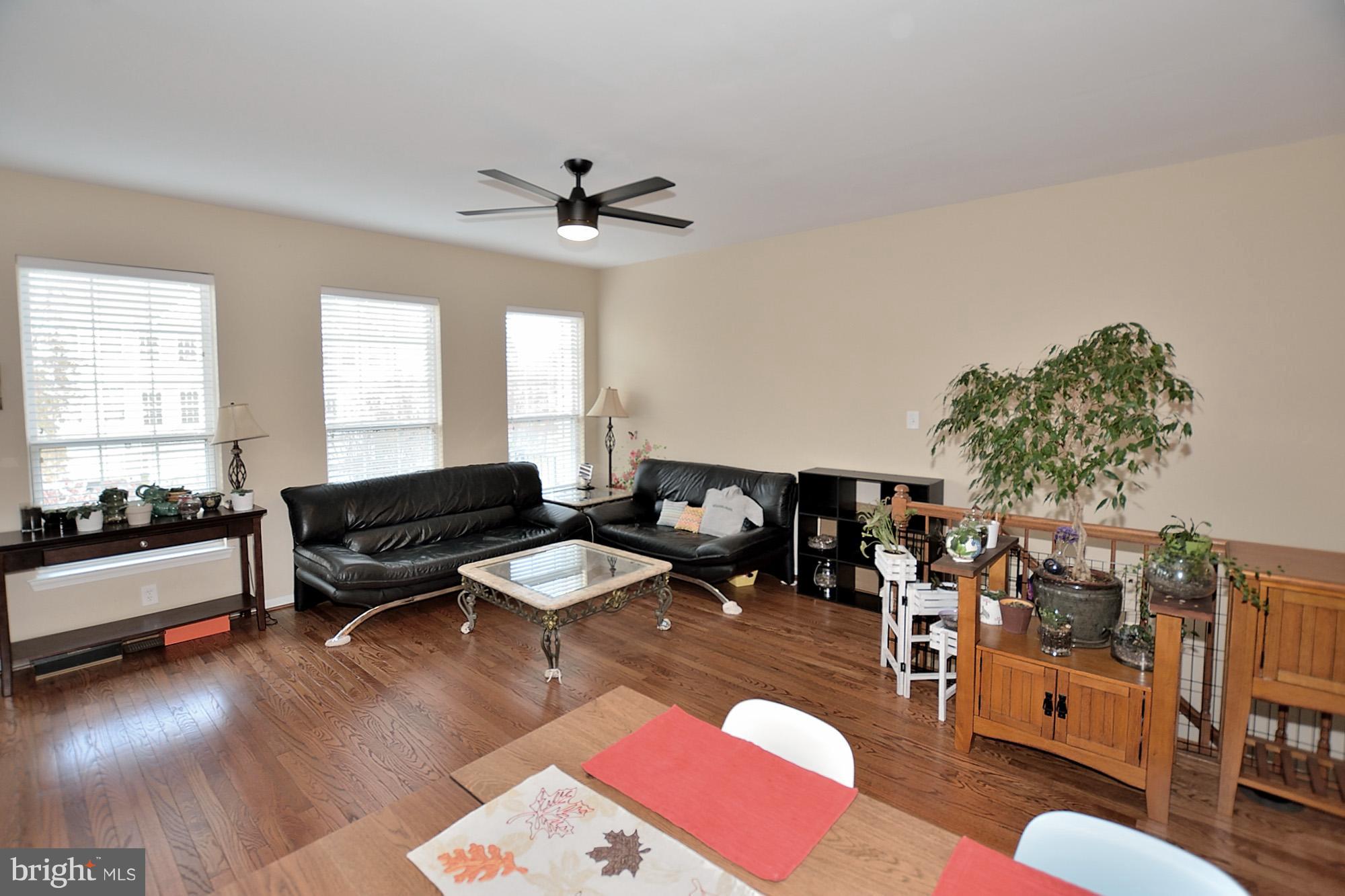 14857 Bolton Road Centreville, VA 20121 - Photo 2 of 24 Living Room