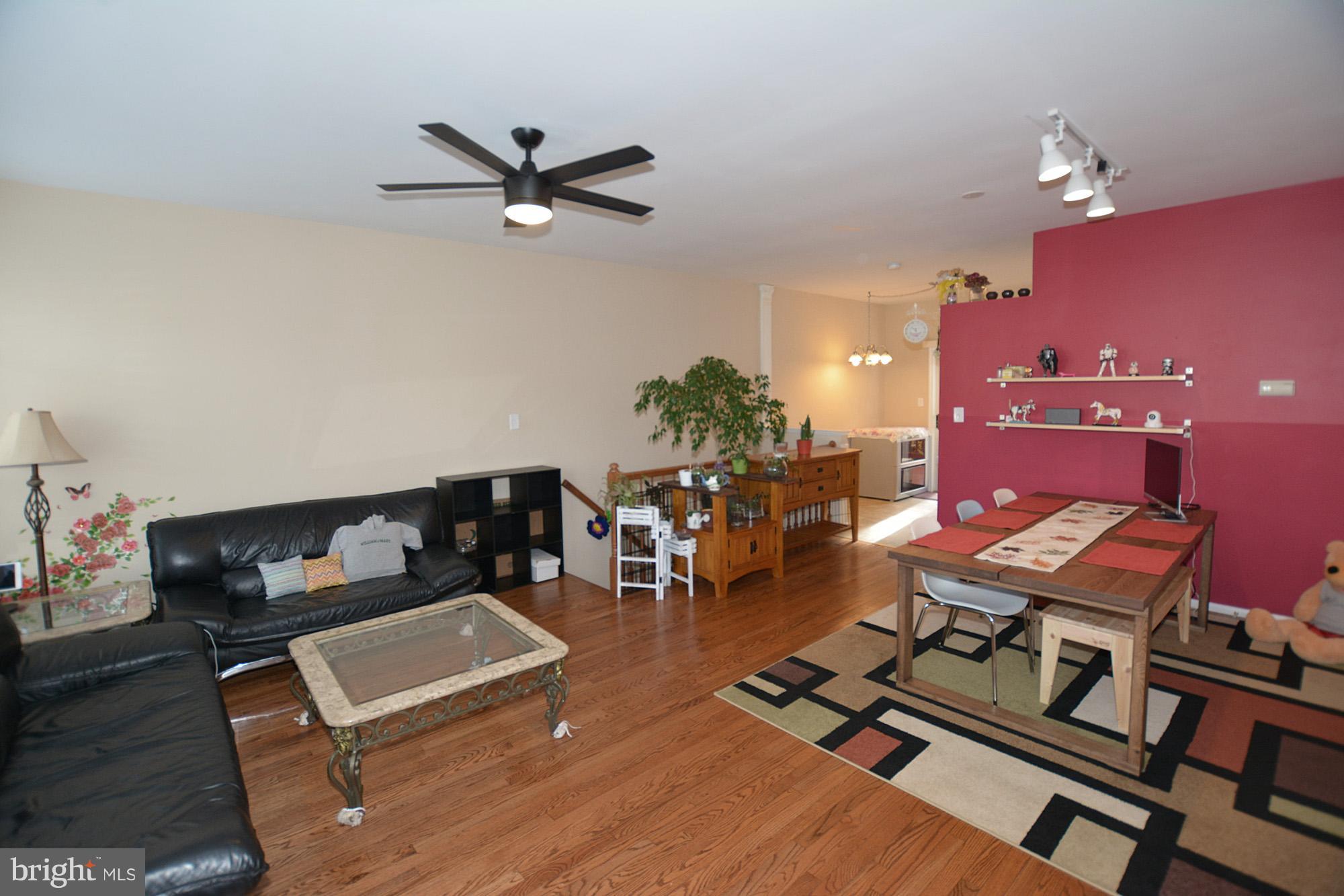 14857 Bolton Road Centreville, VA 20121 - Photo 4 of 24 Living Room