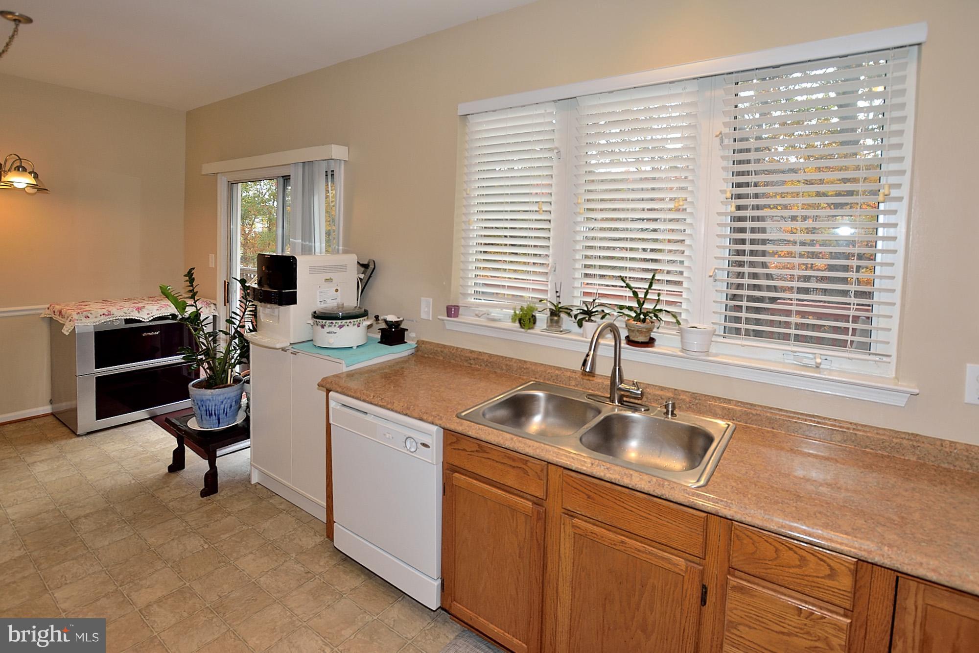 14857 Bolton Road Centreville, VA 20121 - Photo 5 of 24 Kitchen