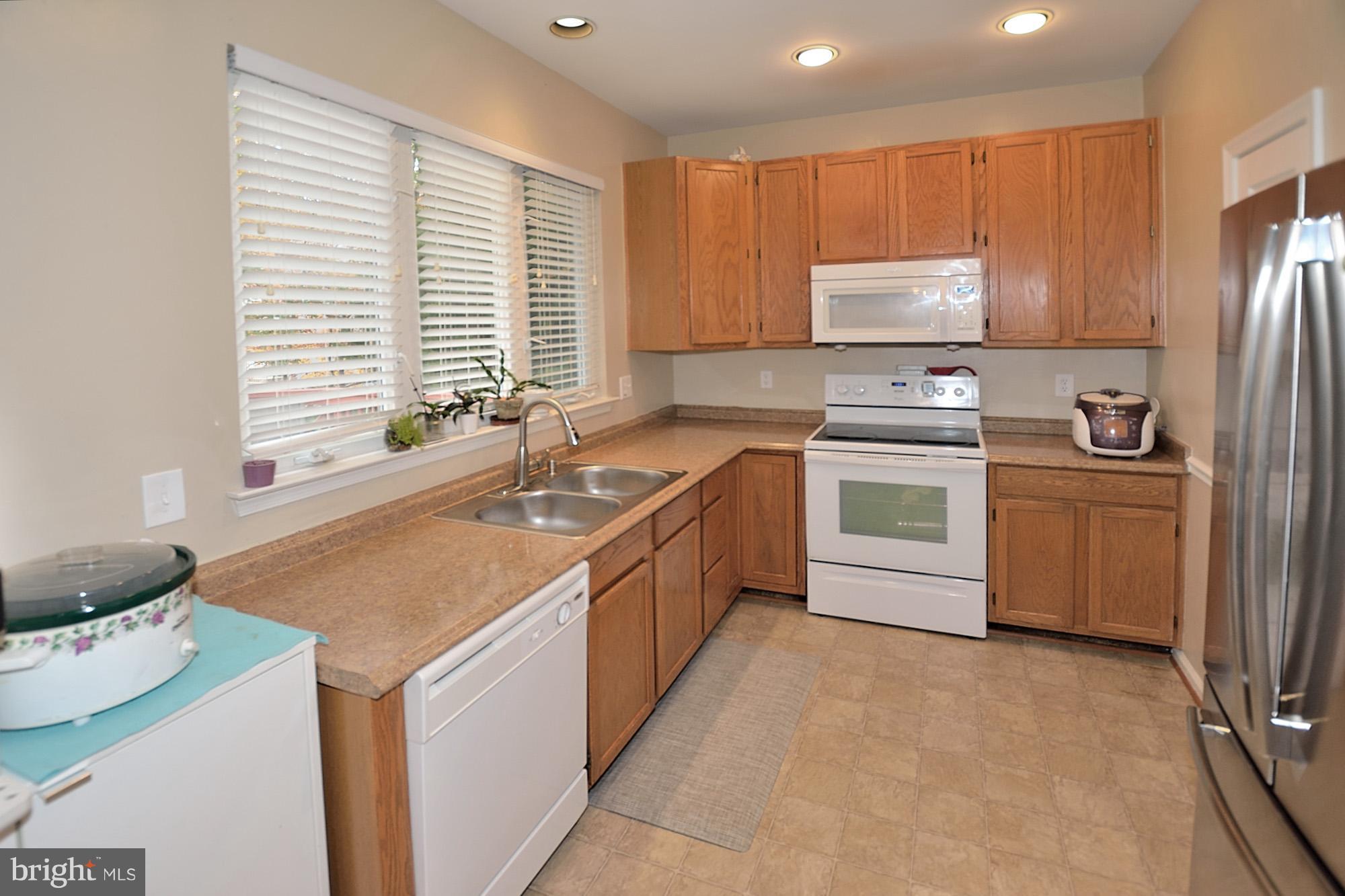 14857 Bolton Road Centreville, VA 20121 - Photo 6 of 24 Kitchen